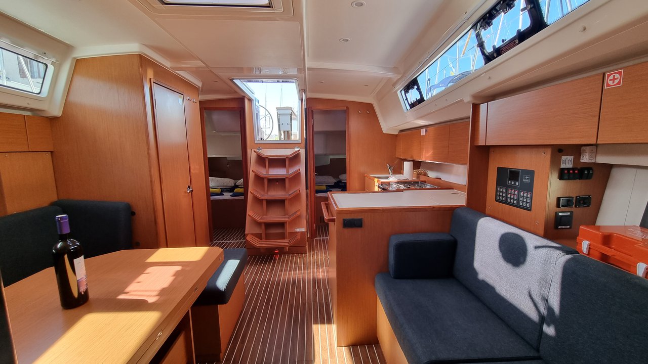 Bavaria C42 — photo 10