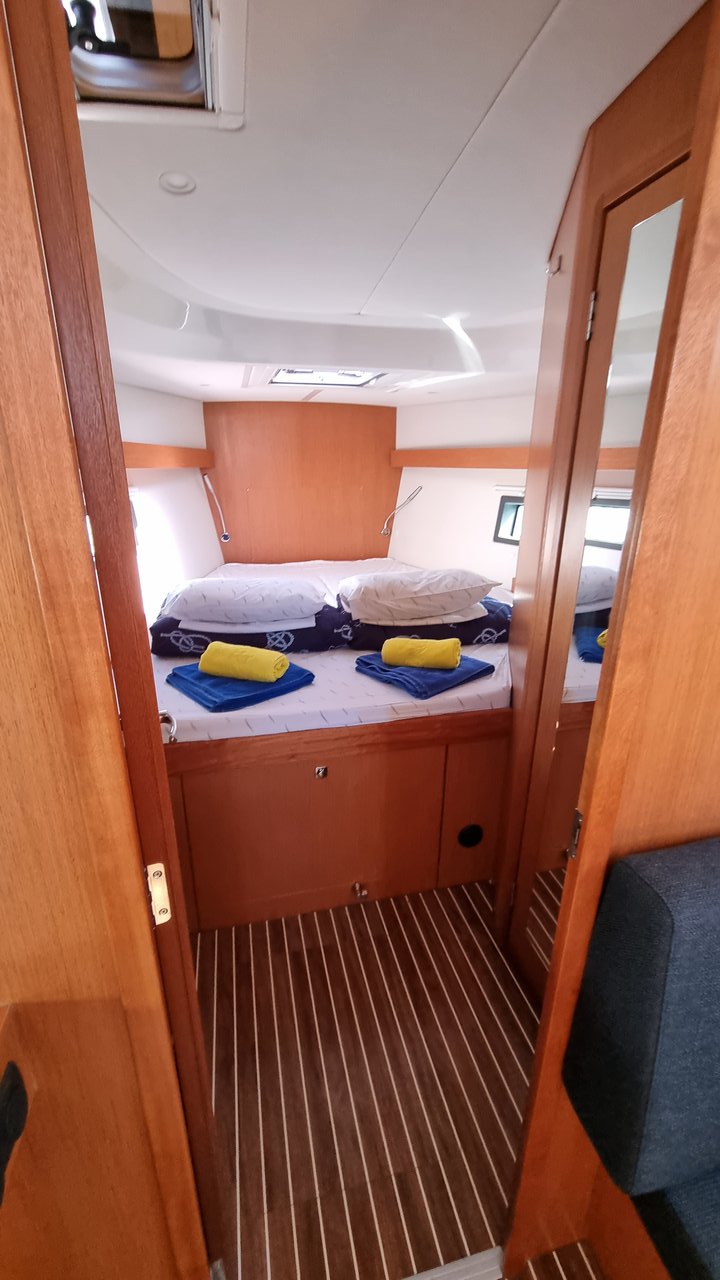 Bavaria C42 — photo 15