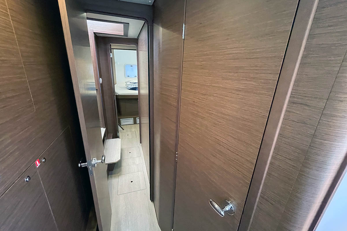 Lagoon 42 - 4 + 2 cab. — photo 15