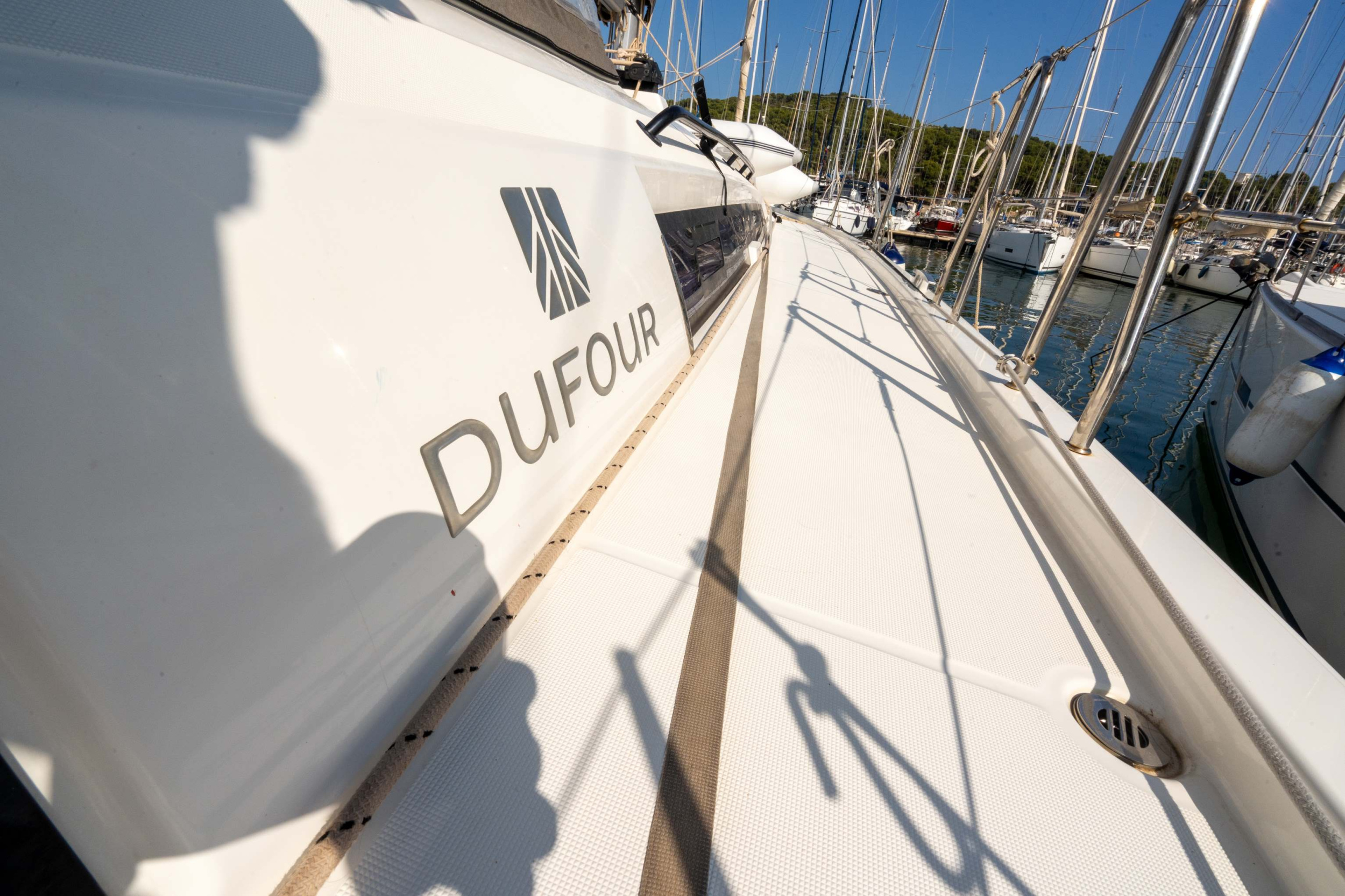 Dufour 470 - 4 + 1 cab. — photo 3