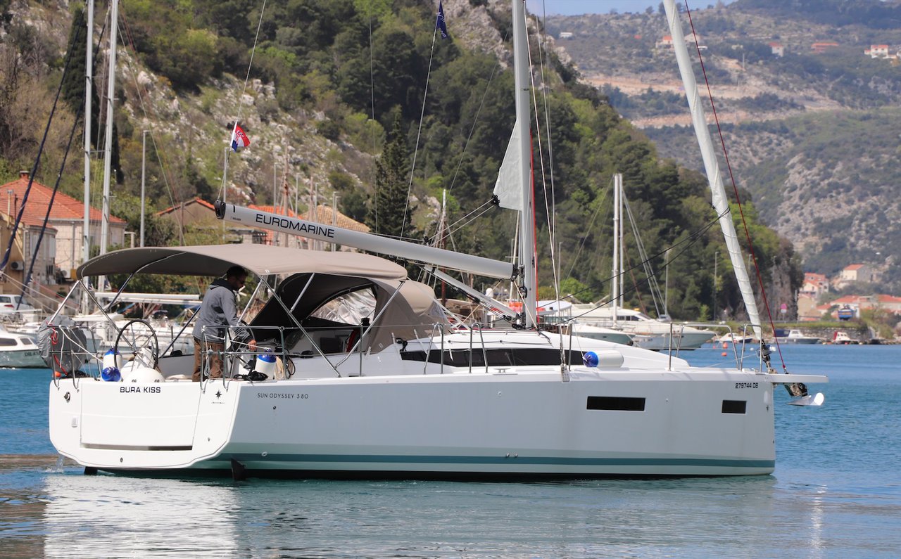 Sun Odyssey 380 - 3 cab. — photo 3