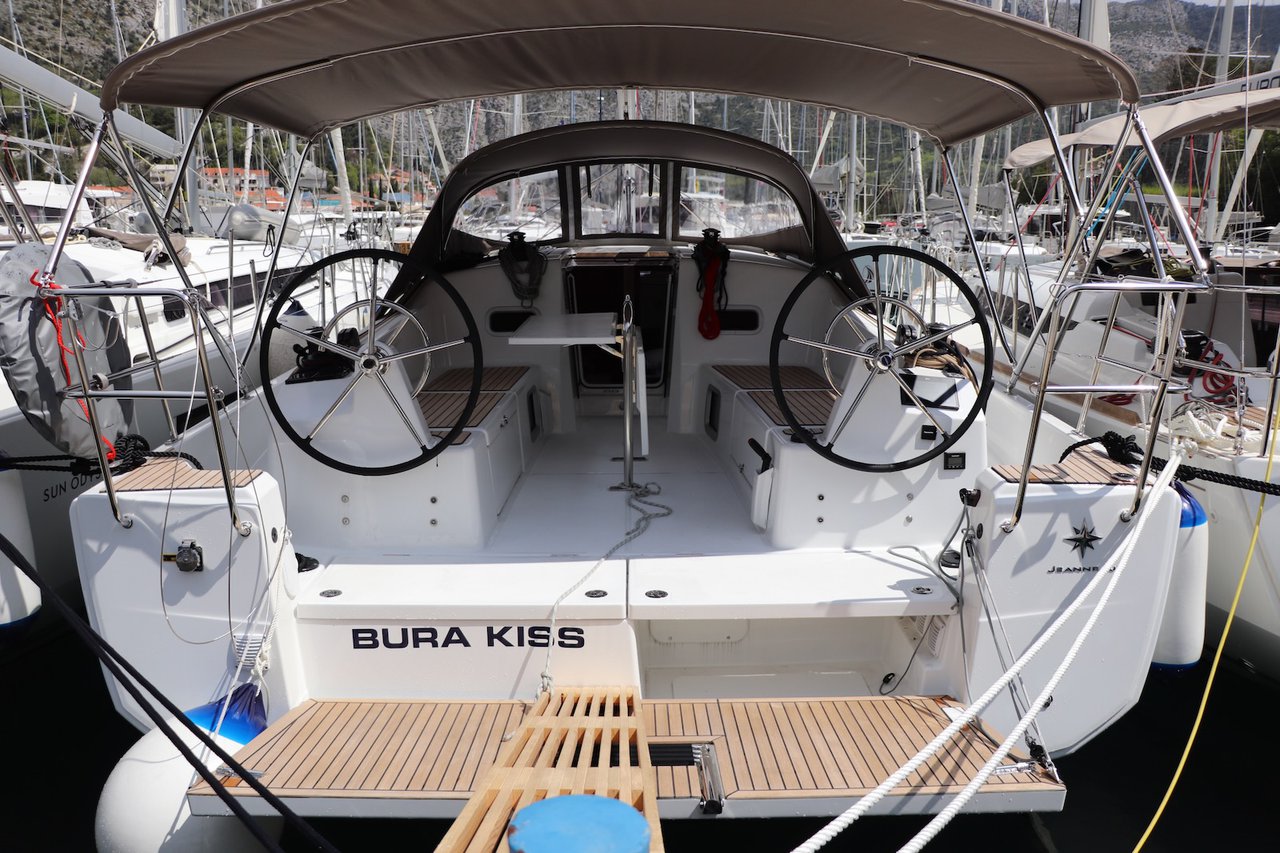 Sun Odyssey 380 - 3 cab. — photo 4