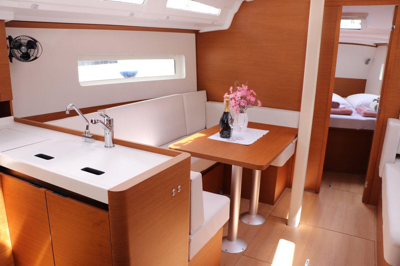 Sun Odyssey 380 - 3 cab. — photo 6