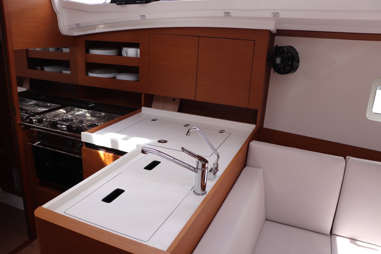 Sun Odyssey 380 - 3 cab. — photo 7