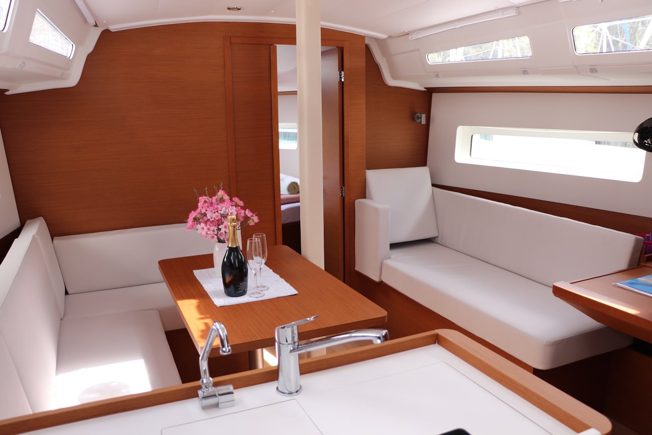 Sun Odyssey 380 - 3 cab. — photo 9
