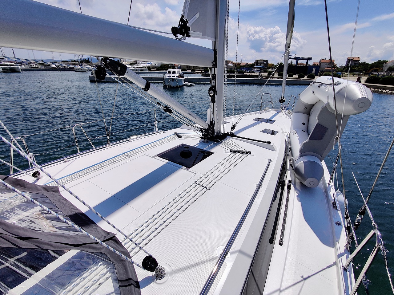 Bavaria C42 — photo 11