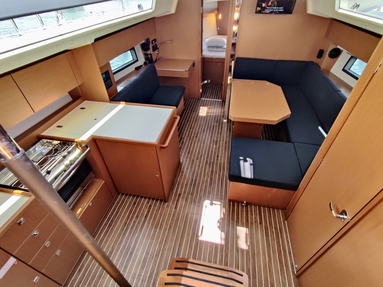 Bavaria C42 — photo 13