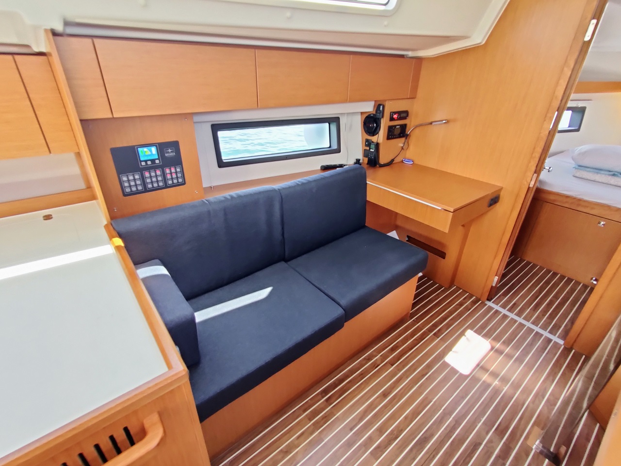 Bavaria C42 — photo 14