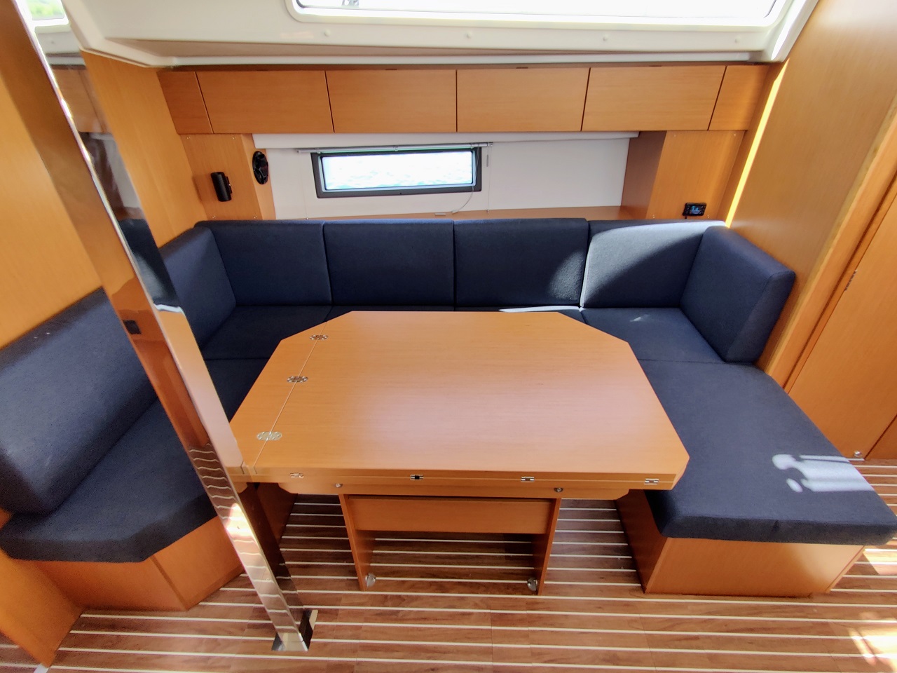 Bavaria C42 — photo 15
