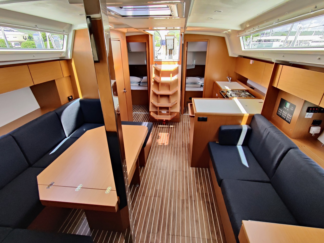 Bavaria C42 — photo 16