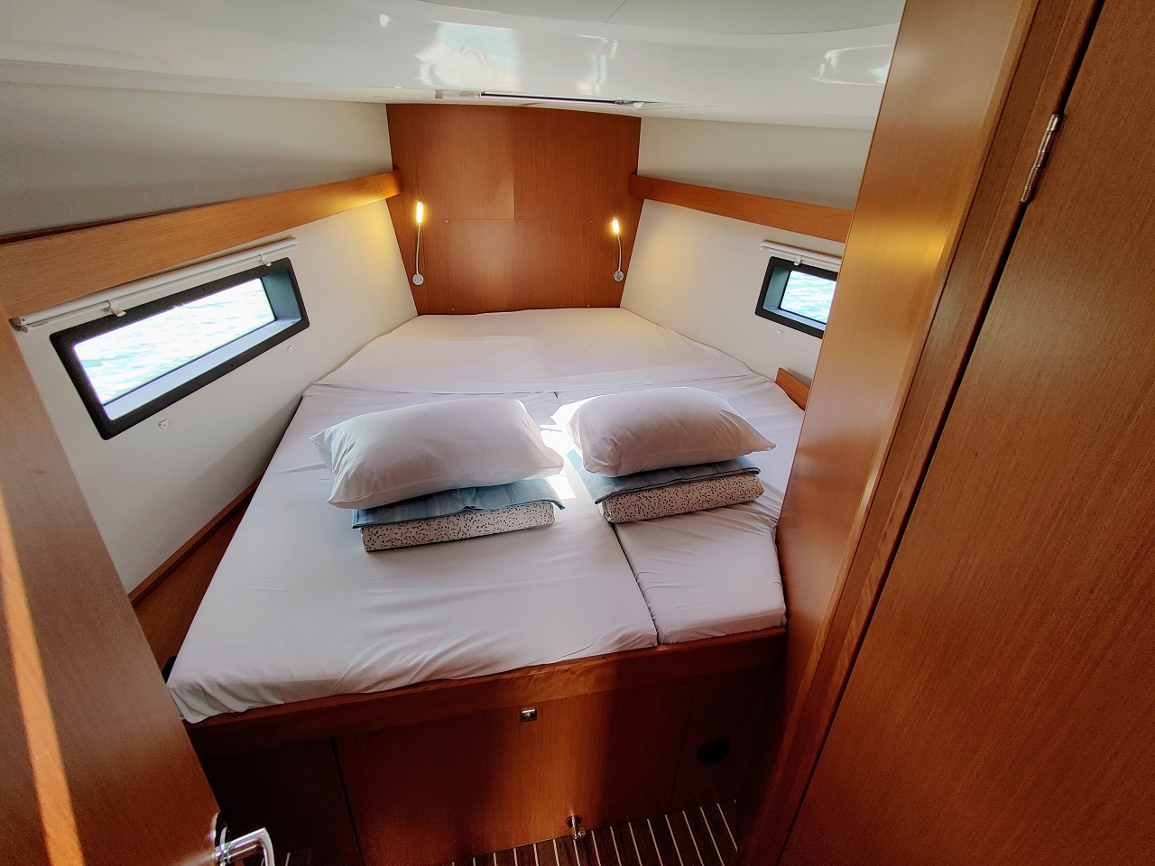 Bavaria C42 — photo 2