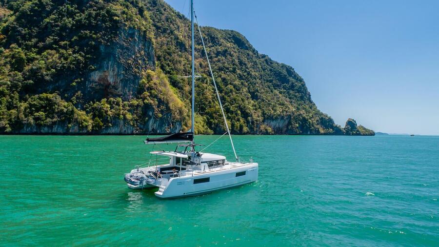 Lagoon 40 - 4 + 2 cab — photo 9