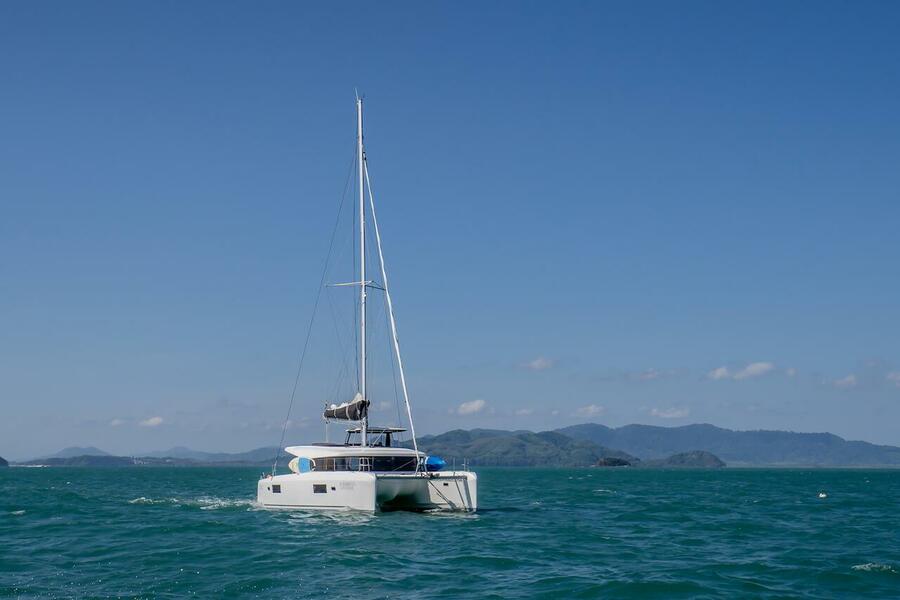 Lagoon 42 - 4 + 1 cab. — photo 3