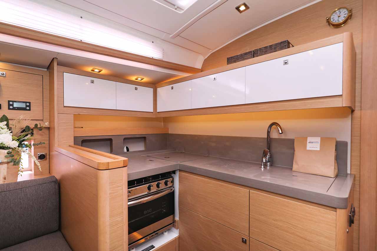 Dufour 470 - 3 cab. — photo 11