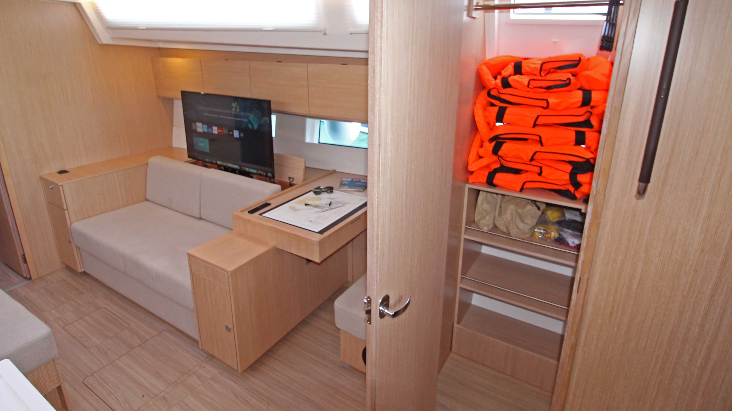 Bavaria C50 Style - 3 + 1 cab. — photo 14
