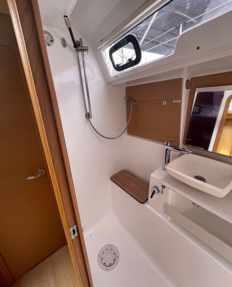 Dufour 430 GL — photo 11