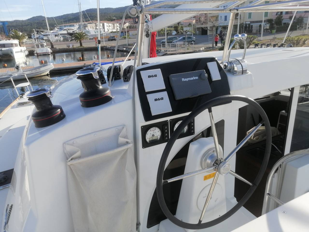 Lagoon 380 - 4 + 2 cab. — photo 1