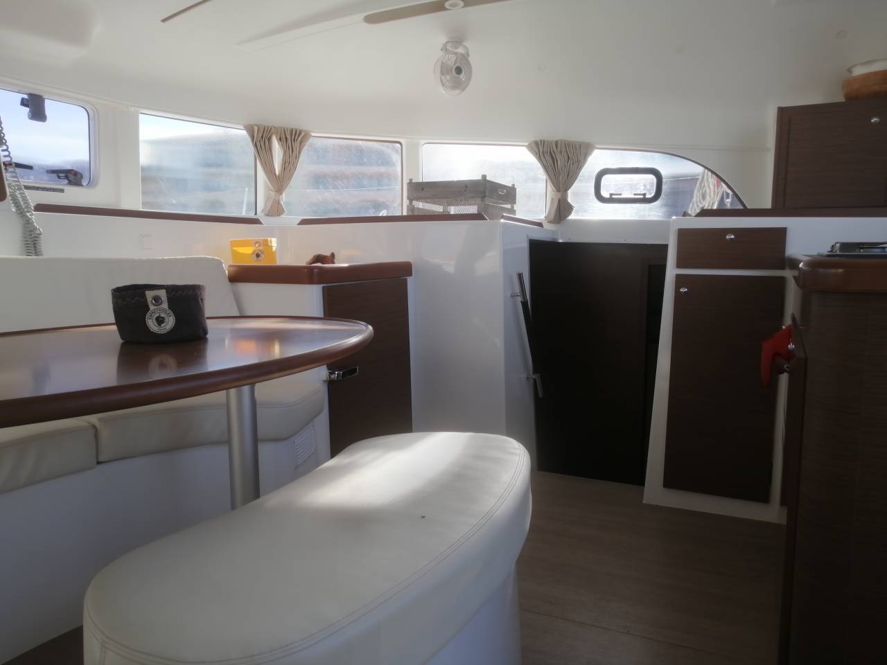Lagoon 380 - 4 + 2 cab. — photo 4