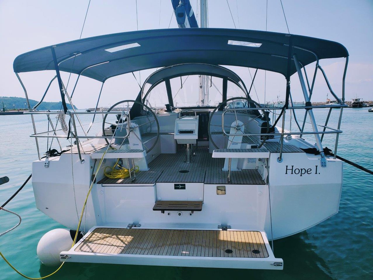 Bavaria C42 — photo 3