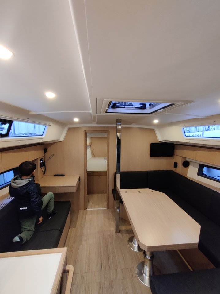Bavaria C42 — photo 4