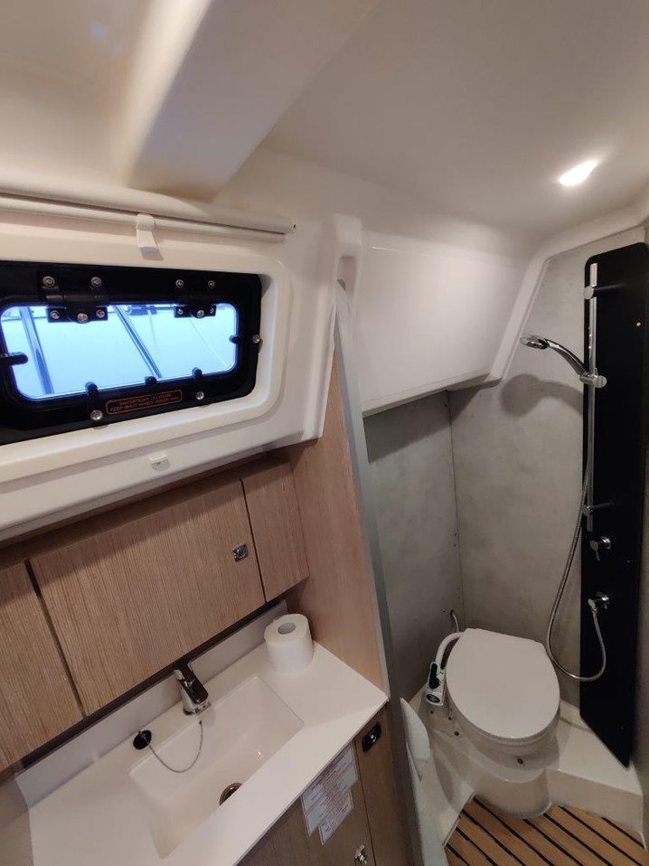 Bavaria C42 — photo 7