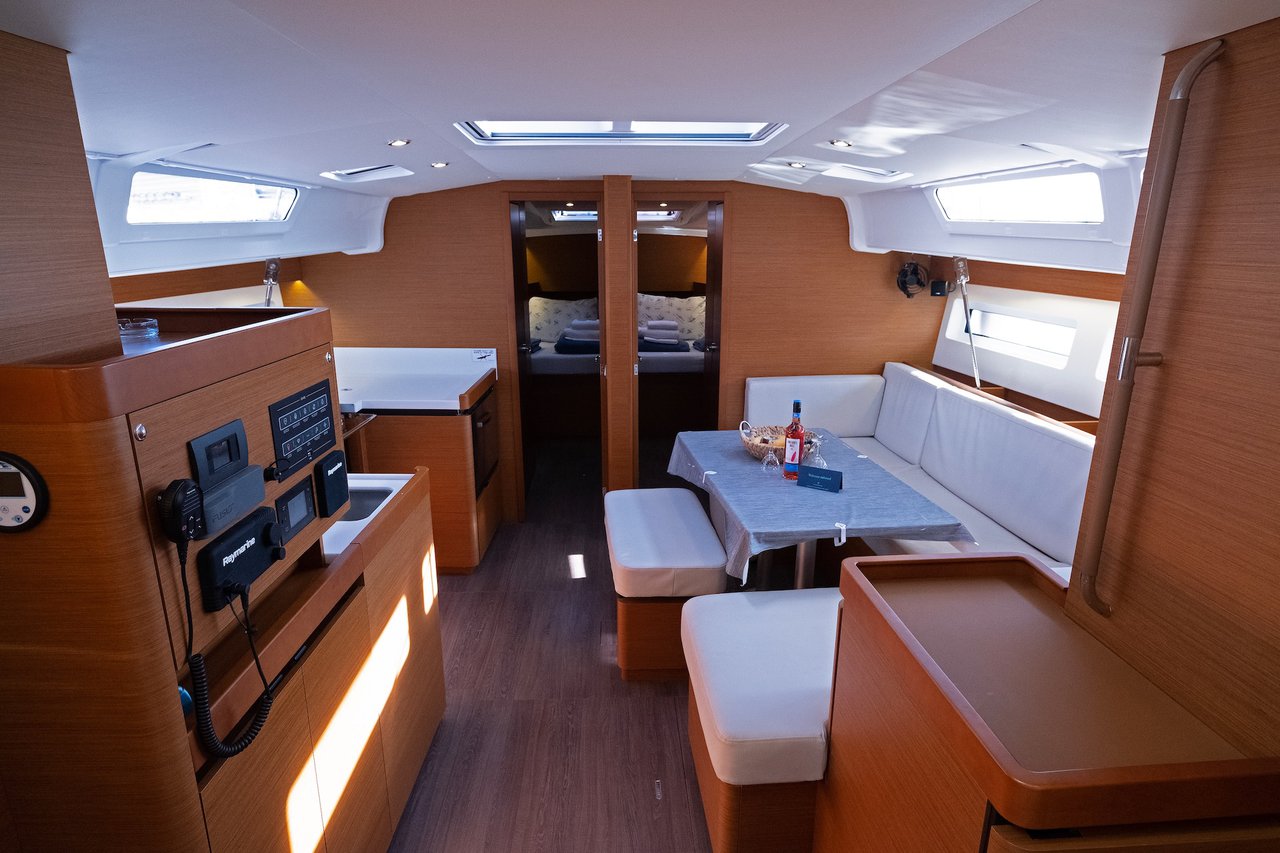 Sun Odyssey 490 - 4 + 1 cab. — photo 4