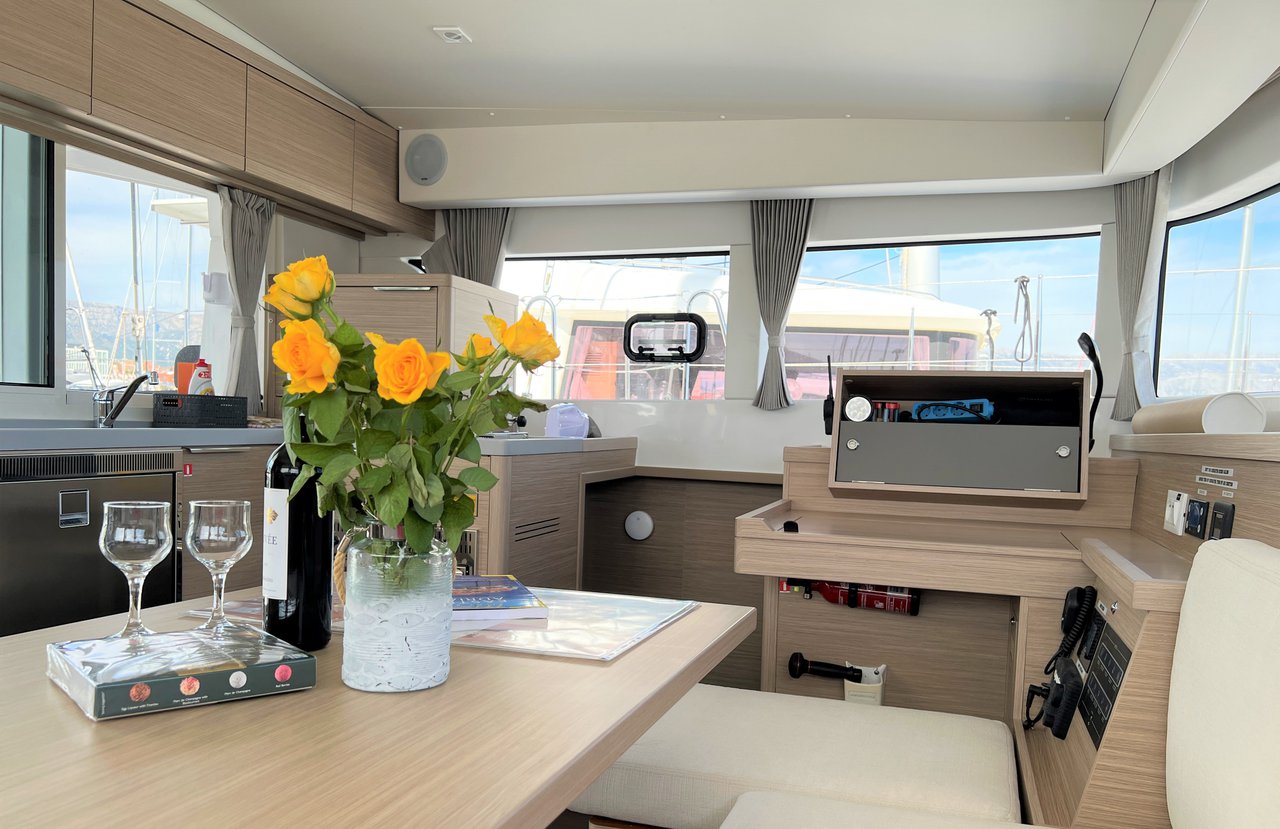 Lagoon 40 - 4 + 2 cab — photo 24
