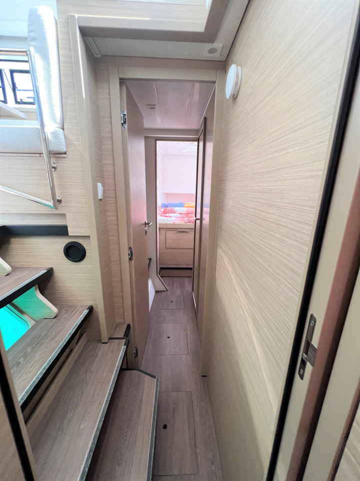 Lagoon 40 - 4 + 2 cab — photo 32