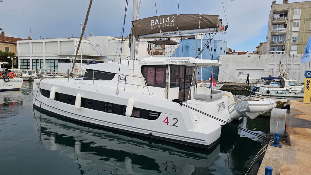 Bali 4.2 - 4 + 1 cab. — photo 1