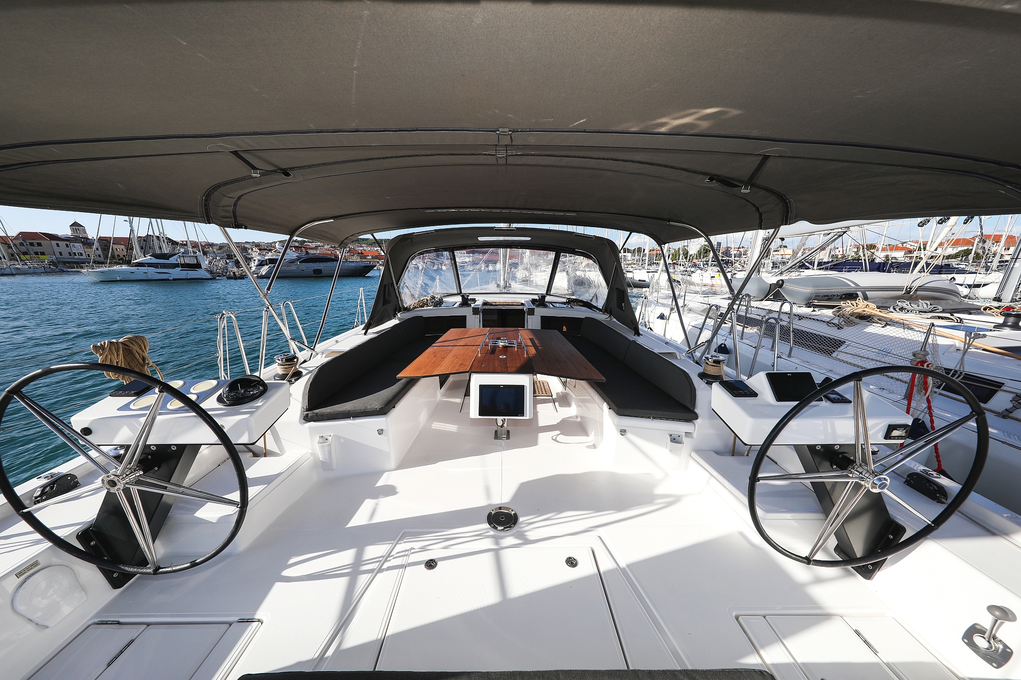 Dufour 530 - 6 cab. — photo 4