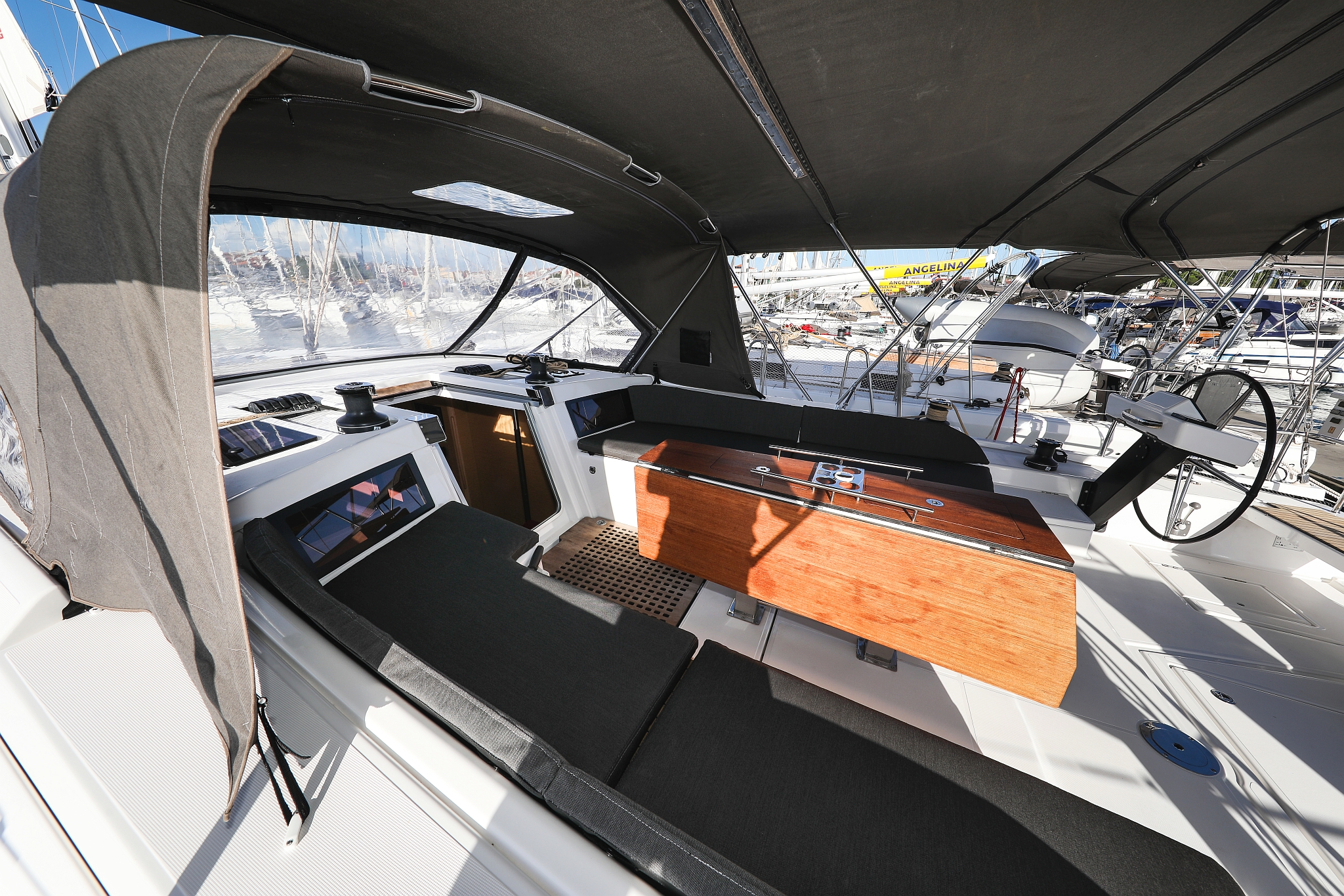 Dufour 530 - 6 cab. — photo 6