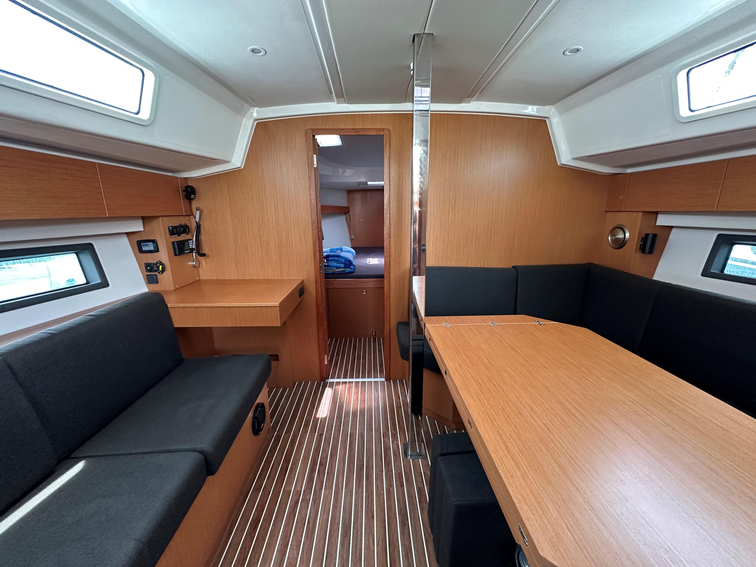 Bavaria C42 — photo 5