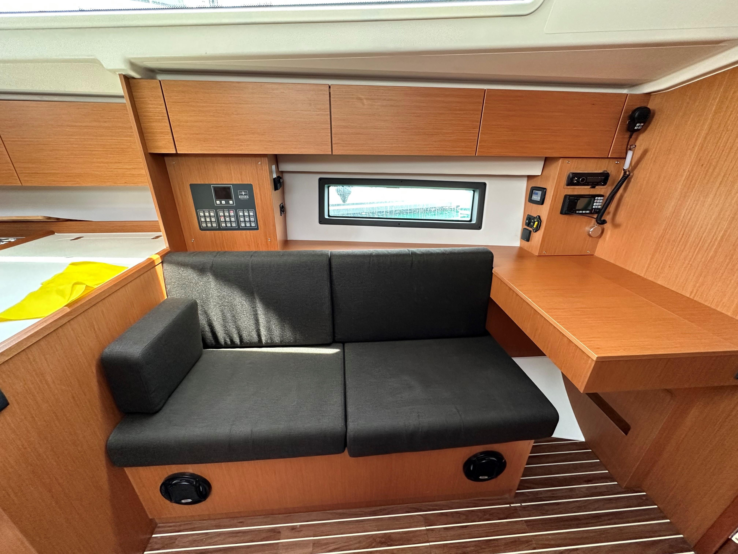 Bavaria C42 — photo 6