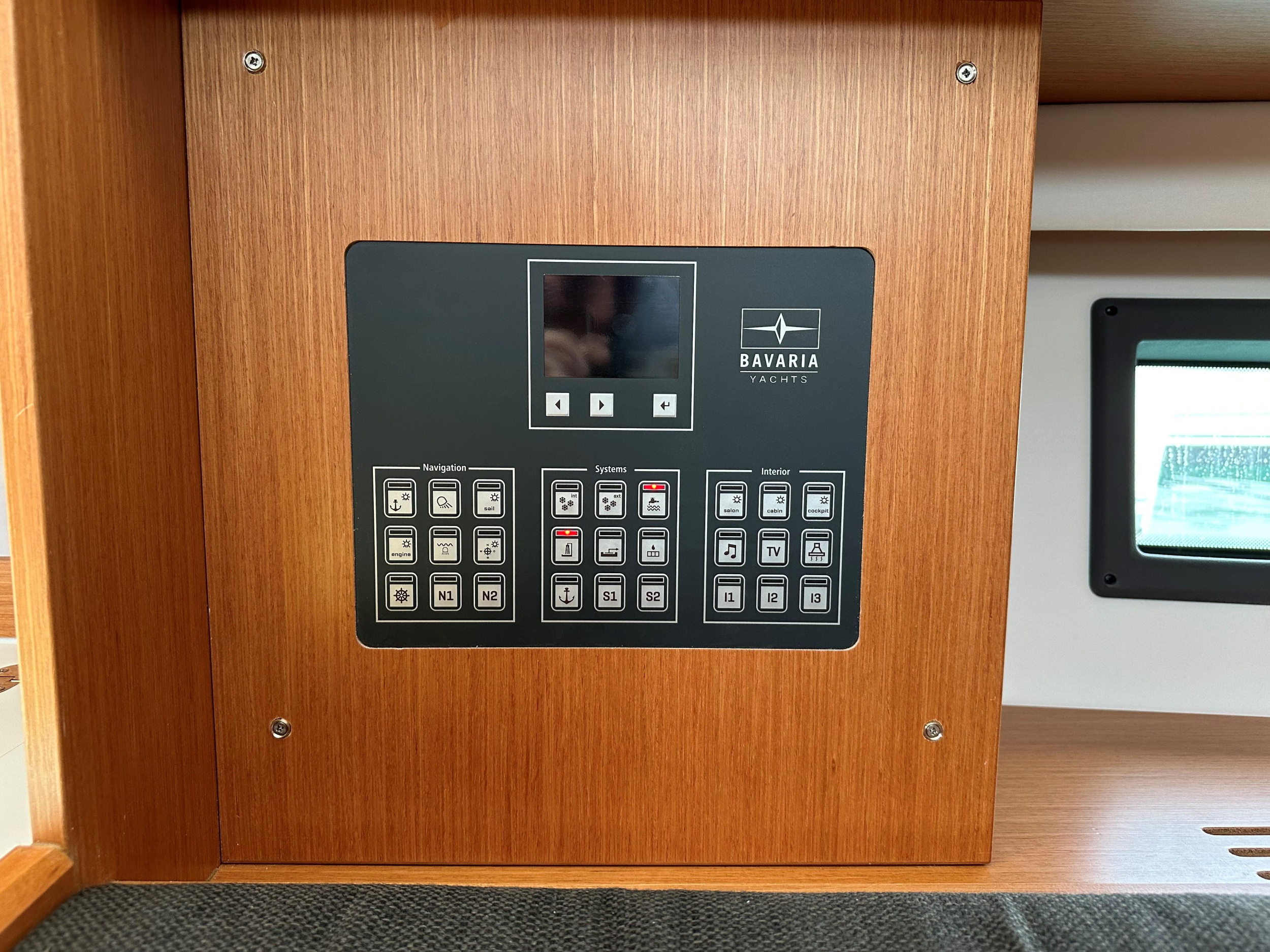 Bavaria C42 — photo 8