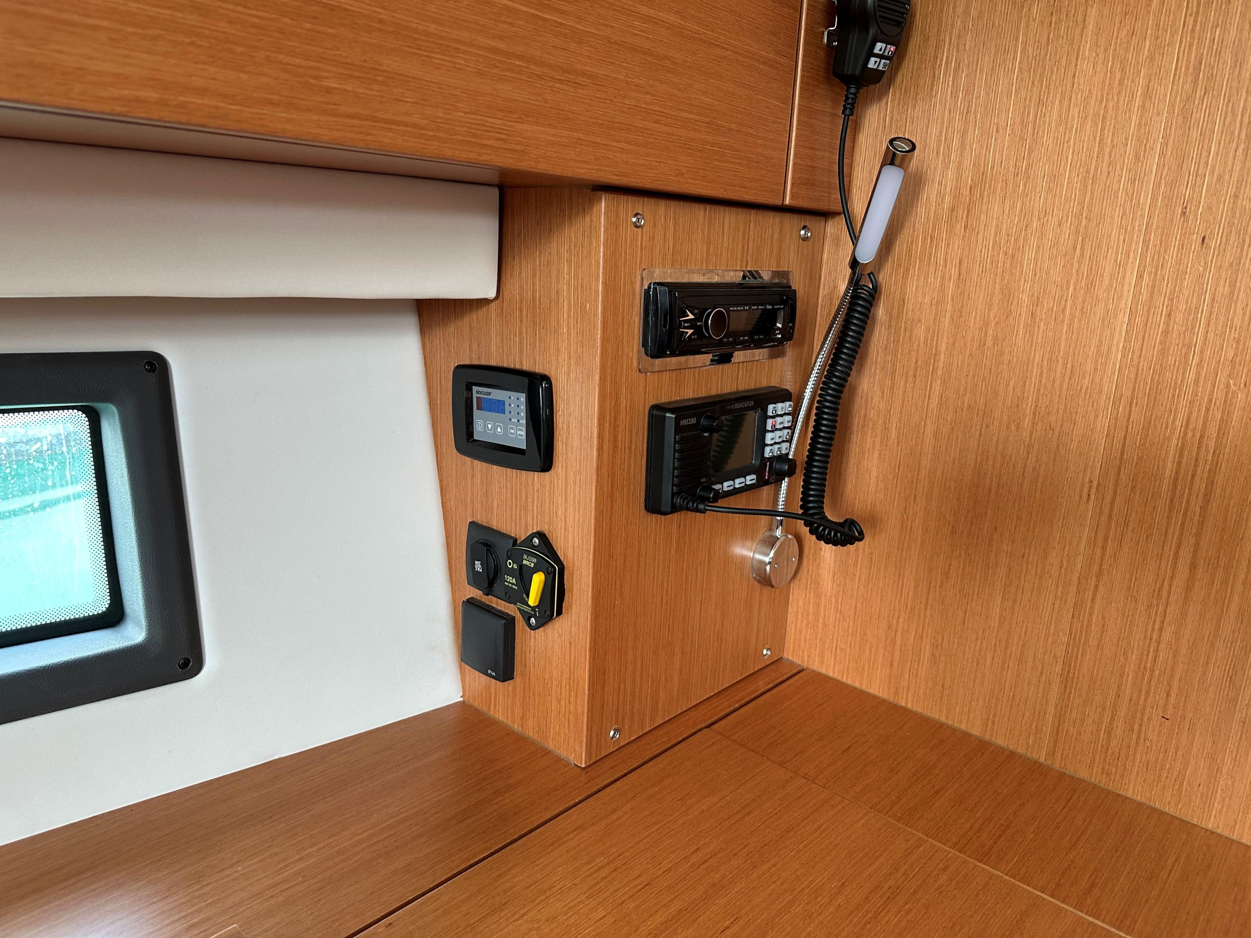 Bavaria C42 — photo 10