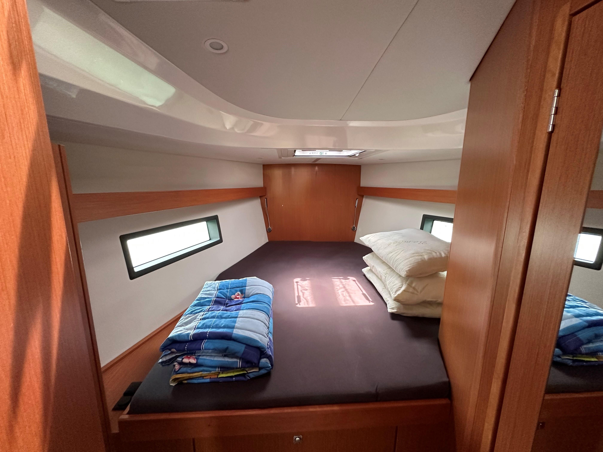 Bavaria C42 — photo 11