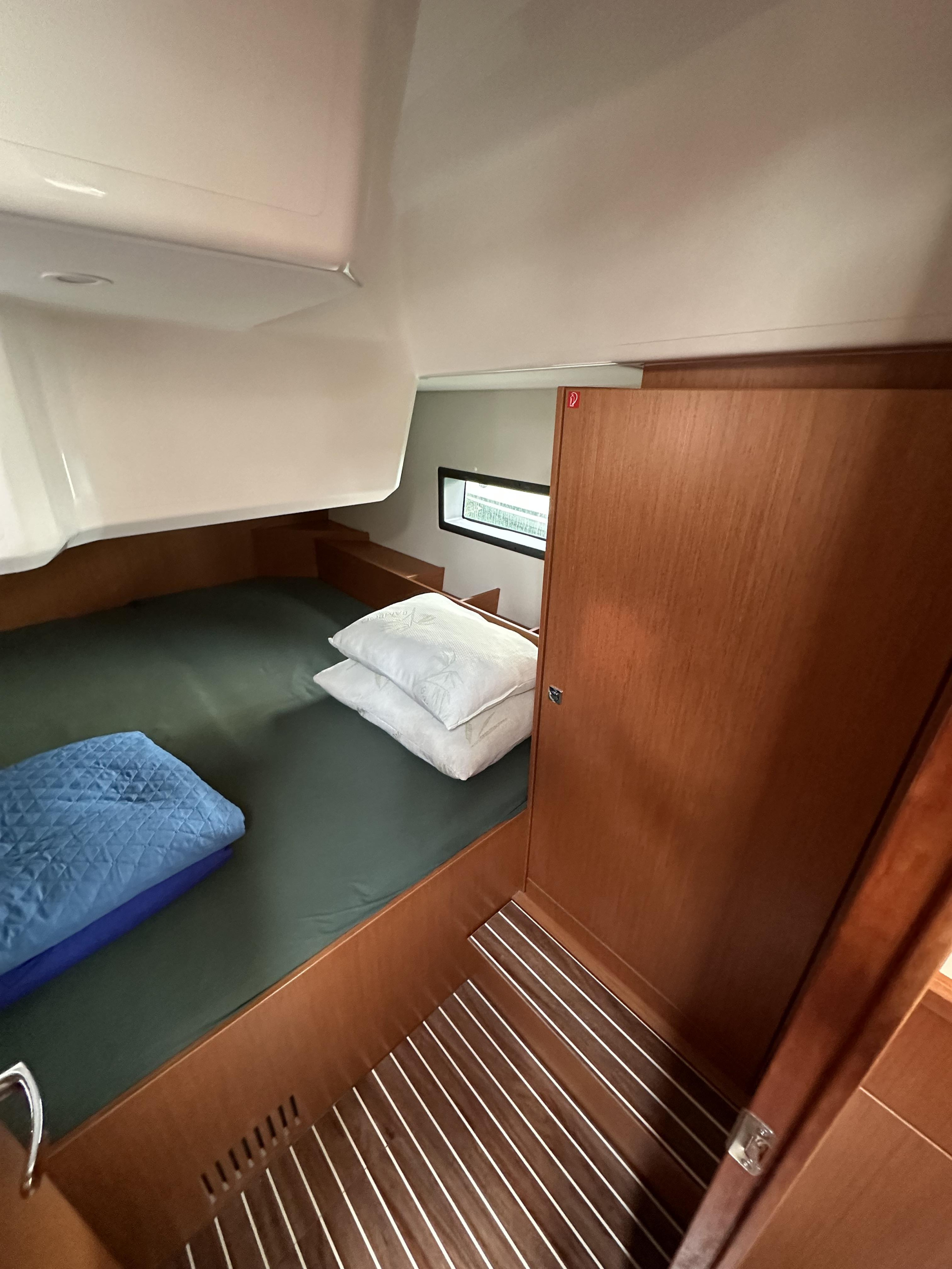 Bavaria C42 — photo 14