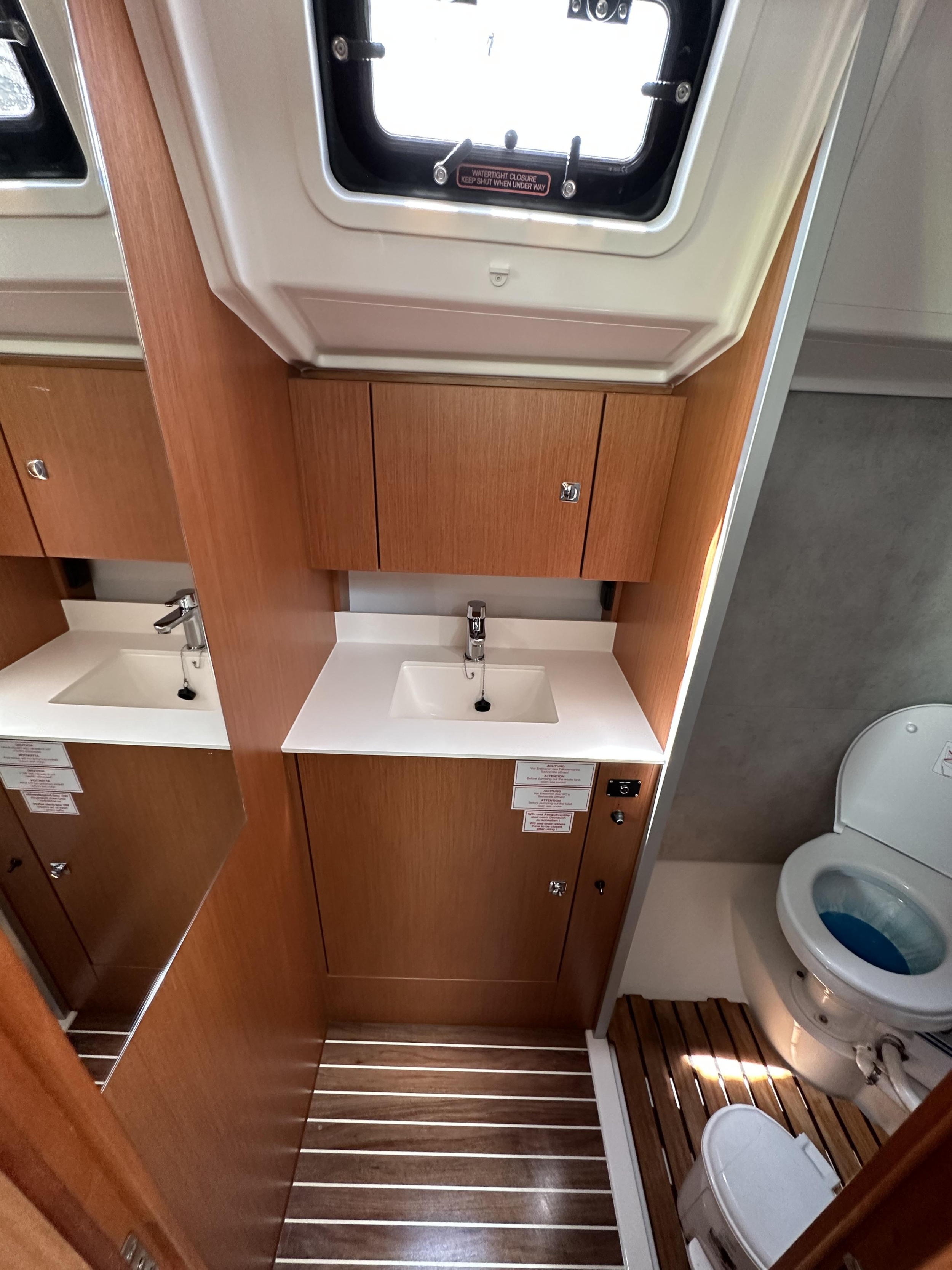 Bavaria C42 — photo 16