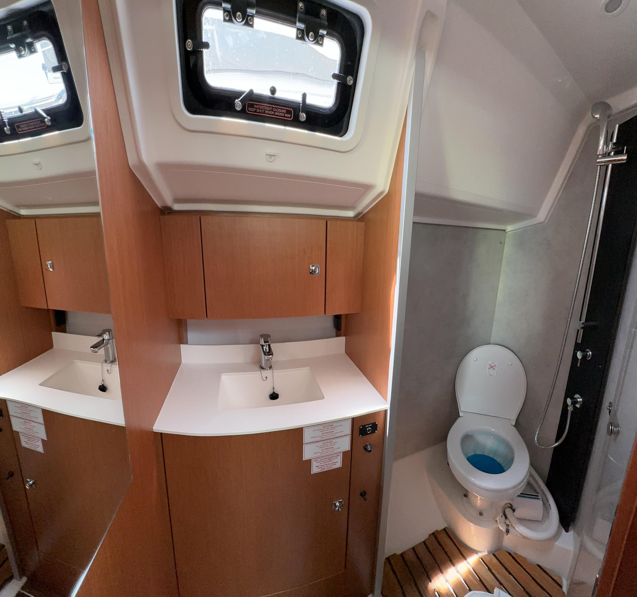 Bavaria C42 — photo 18