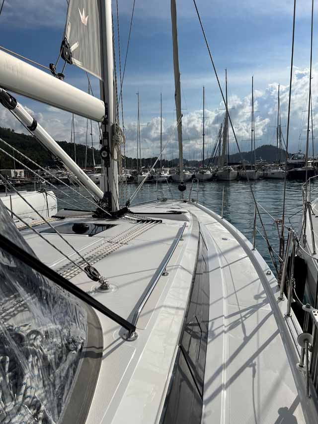 Bavaria C42 — photo 3