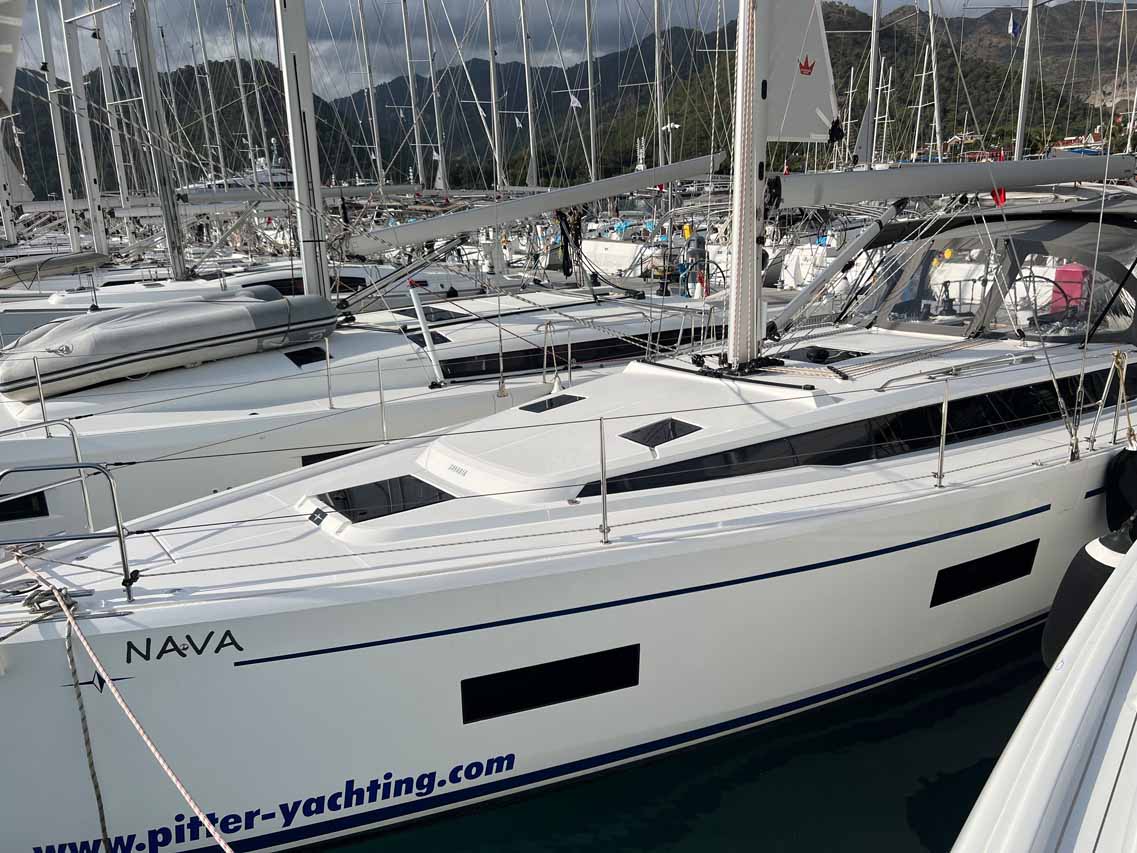 Bavaria C42 — photo 6