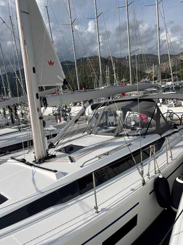 Bavaria C42 — photo 7