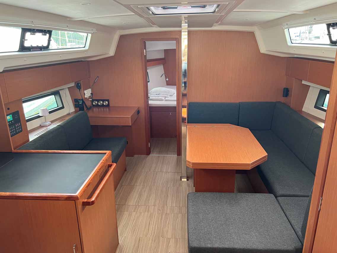 Bavaria C42 — photo 9
