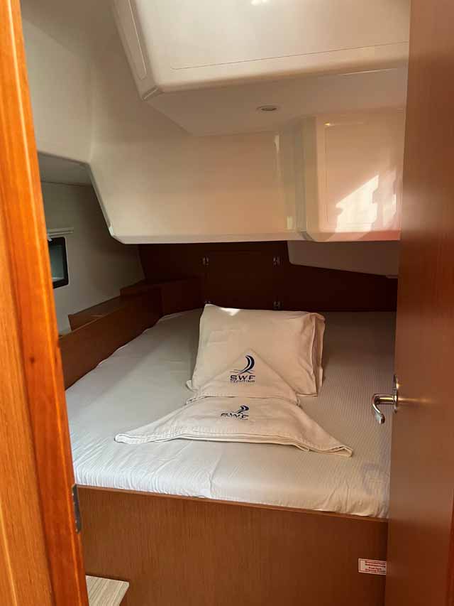 Bavaria C42 — photo 13