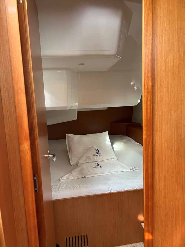 Bavaria C42 — photo 14