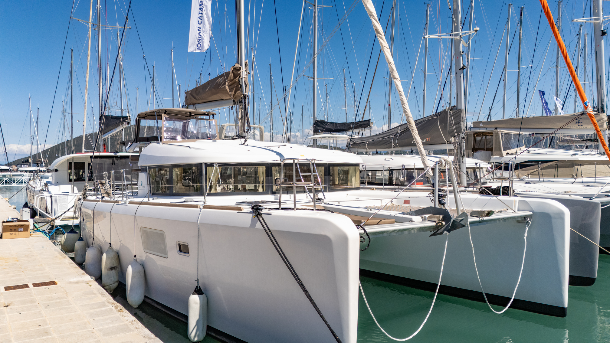 Lagoon 39 - 4 + 2 cab. — photo 1
