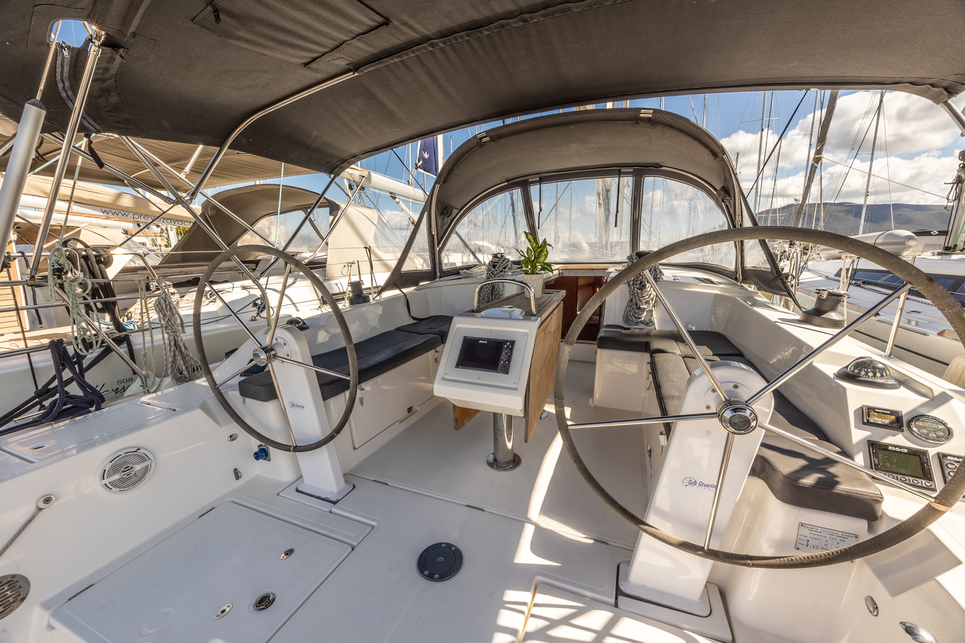 Bavaria C42 — photo 4