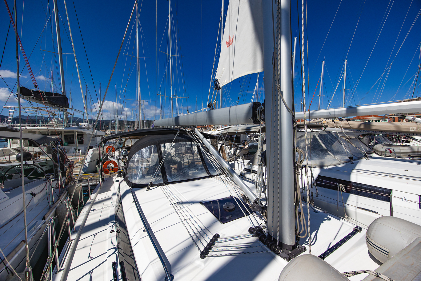 Bavaria C42 — photo 6