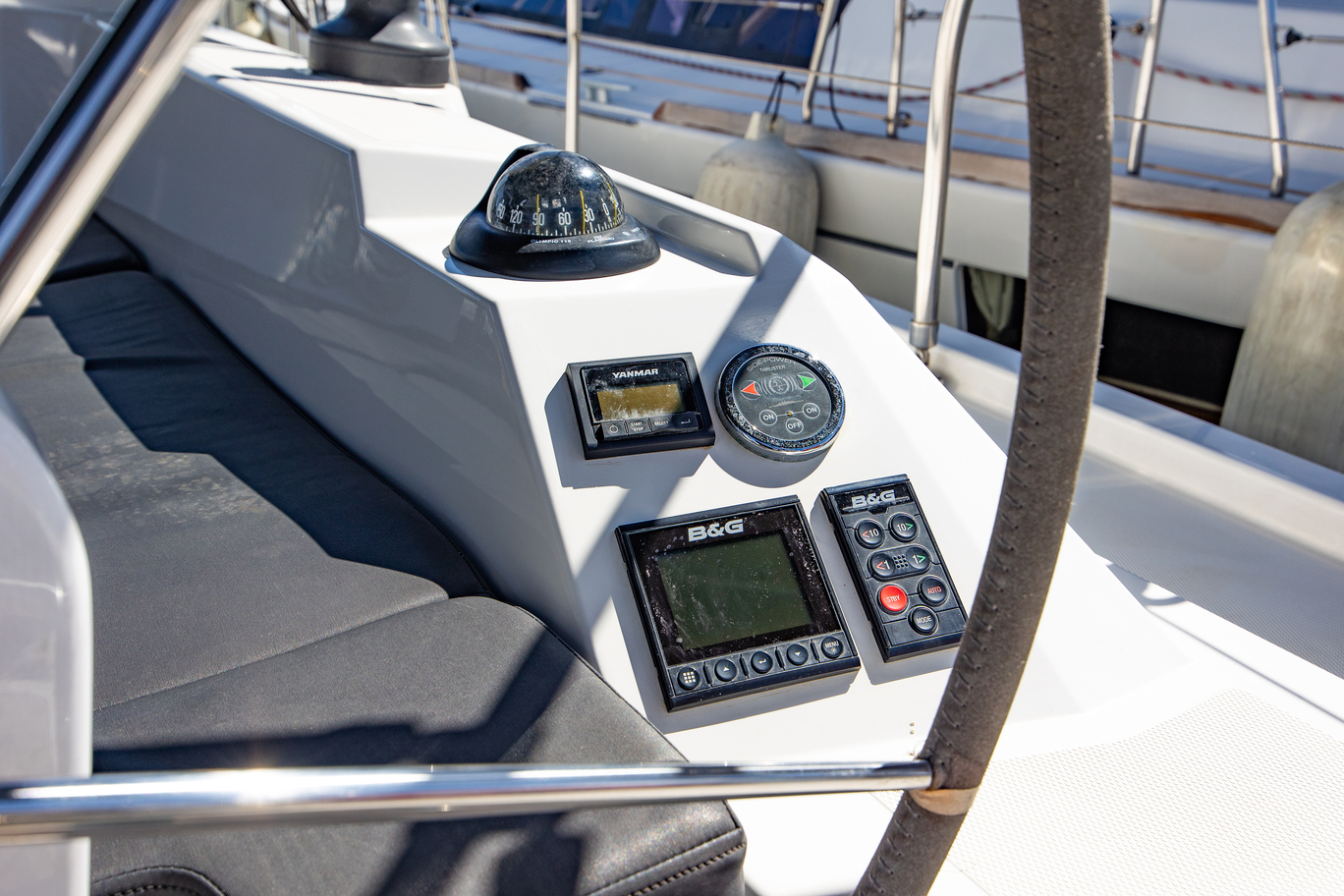 Bavaria C42 — photo 7