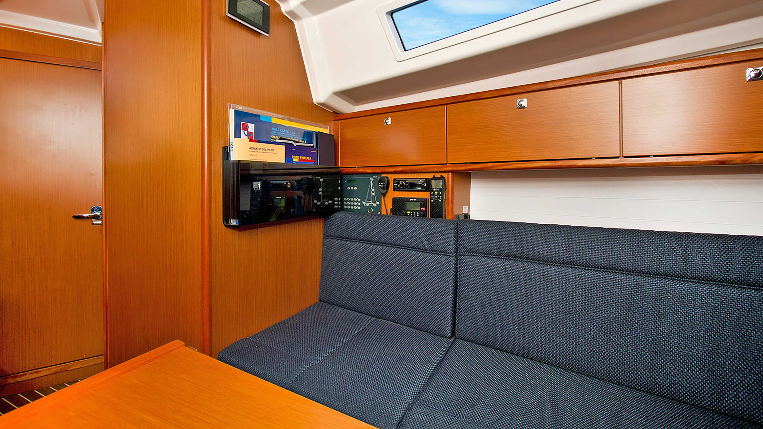 Bavaria Cruiser 34 — photo 14